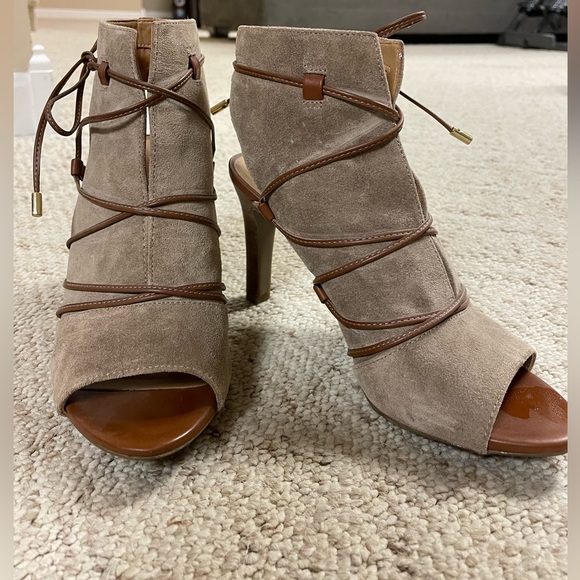 Size 7, Franco Sarto 4” Heeled, Peep-Toe Booties with Brown Leather Tie Detail - Picture 2 of 6